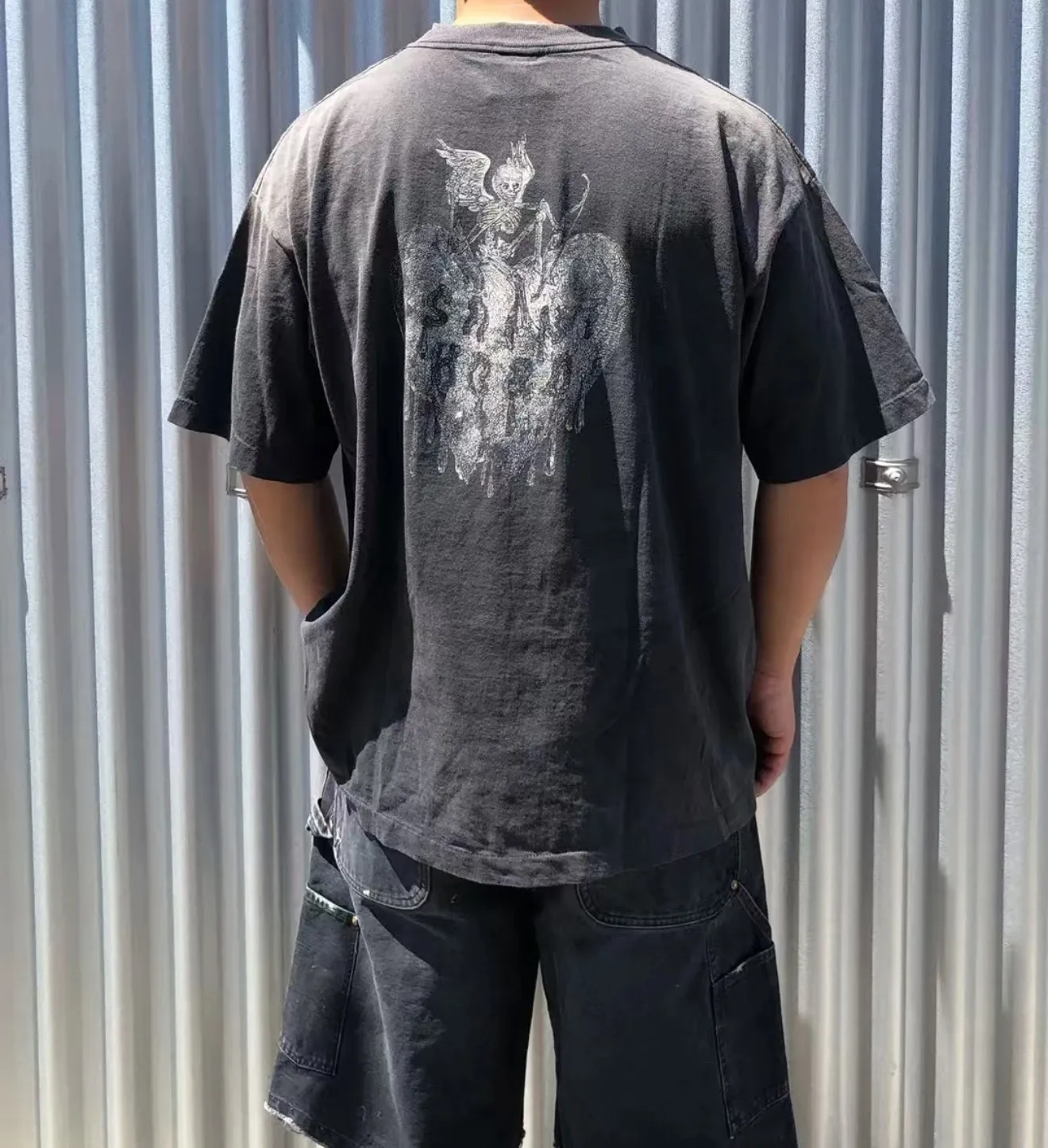 ❥8038#P140 Saint Mxxxxxx ✖️Neighborhood co-branded new model [Angel Skull Love] is made of double yarn double-ply cotton batik fabric 290 grams, comfortable and breathable to wear. Stiff silhouette, full of street feel, loose fit. Craftsmanship: semi-water slurry printing + graffiti + spray coding, batik and wash. Size: (S-M-L-XL) Color: Washed black